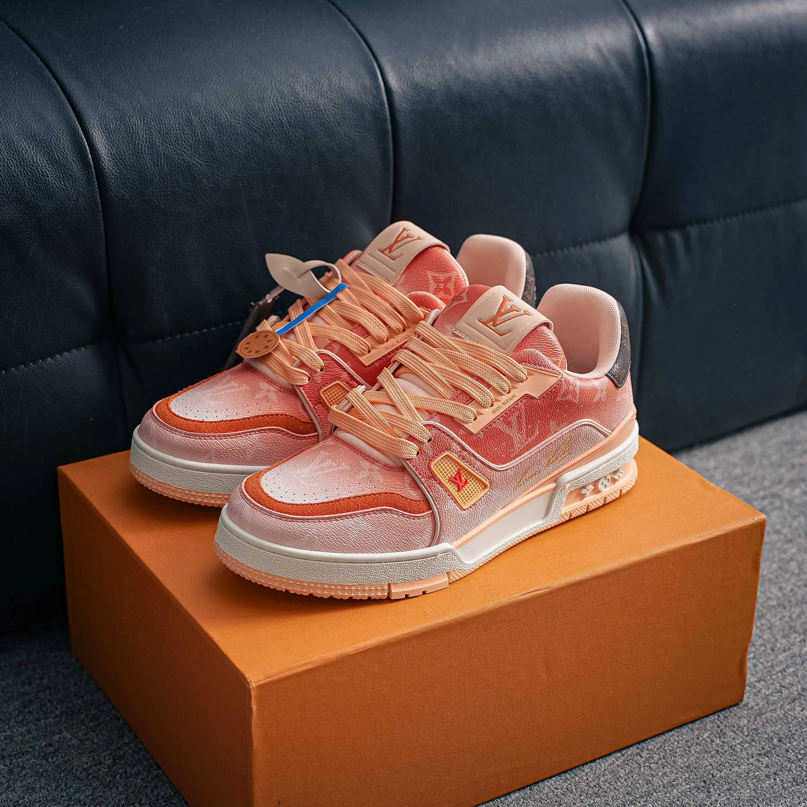 # LV- - trainer 2026 New Arrival 1：1 ！！ Shoes Cowhide Leather ， LOGO ， Breathable ， 。